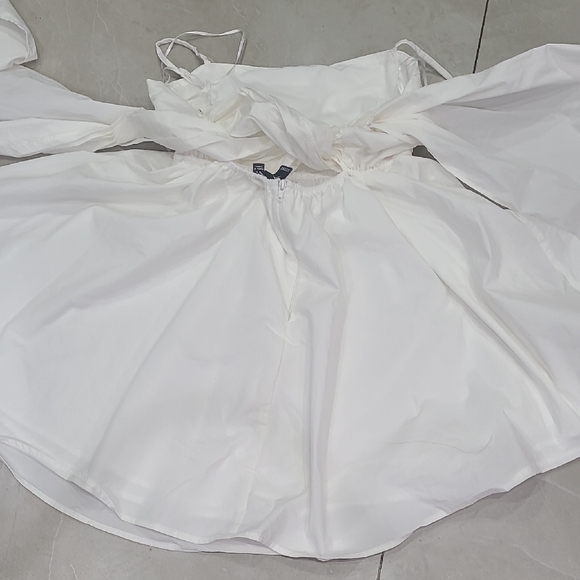 Windsor White Backless Dress with Bow Detail - Picture 5 of 9